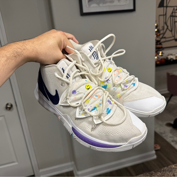 Nike - Kyrie 5 - Size 10.5 main image 5